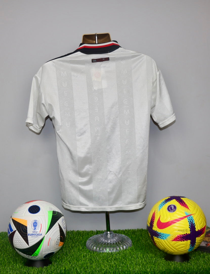 Manchester United 1997/99 Away Shirt