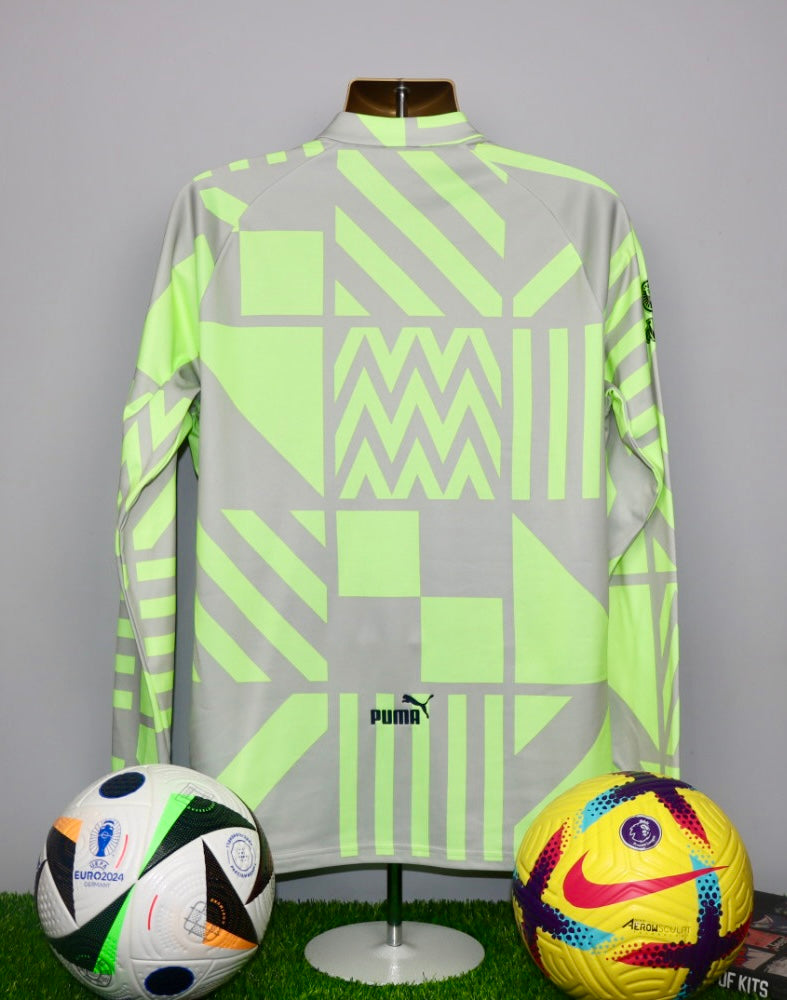 HAALAND 9 Manchester City 22/23 Player Issue/Worn Prematch Sweat Top