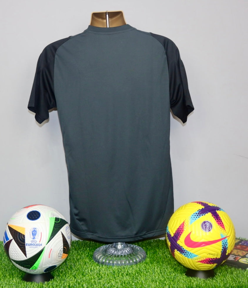 Manchester United 2024/25 Training Shirt