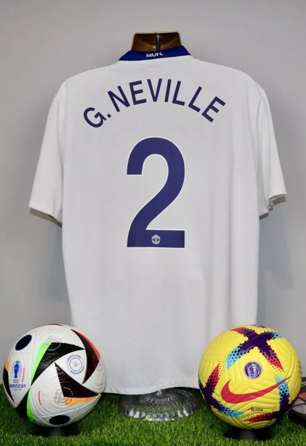G.NEVILLE 2 Manchester United 2008-10 Away Shirt