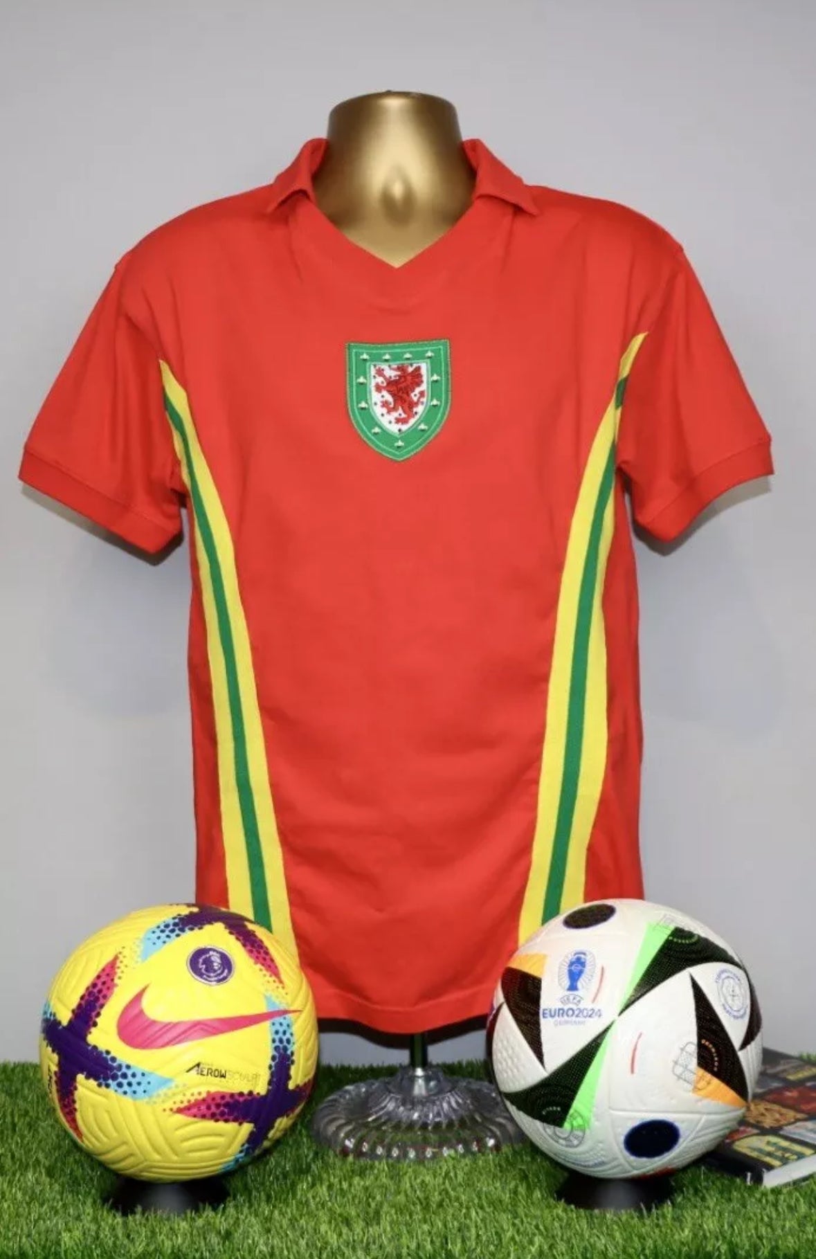 Wales 1976 Retro Shirt #10