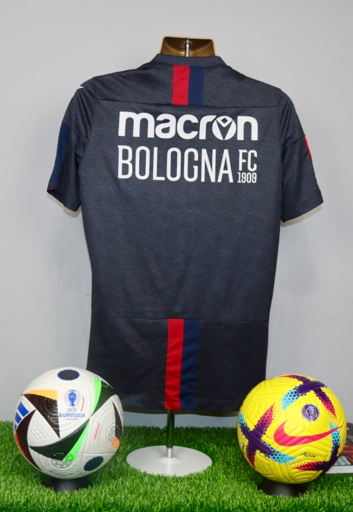 Bologna FC 2018/19 Player Issue Training Shirt #31