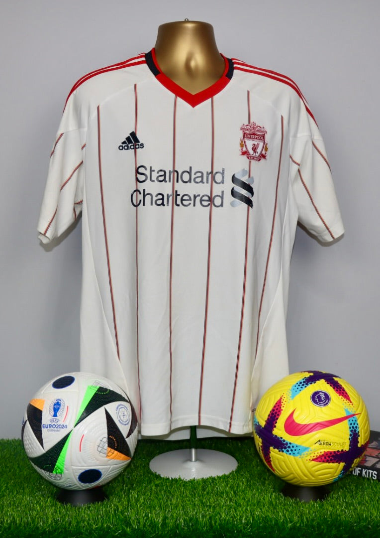 GERRARD 8 Liverpool 2010/12 Away Shirt