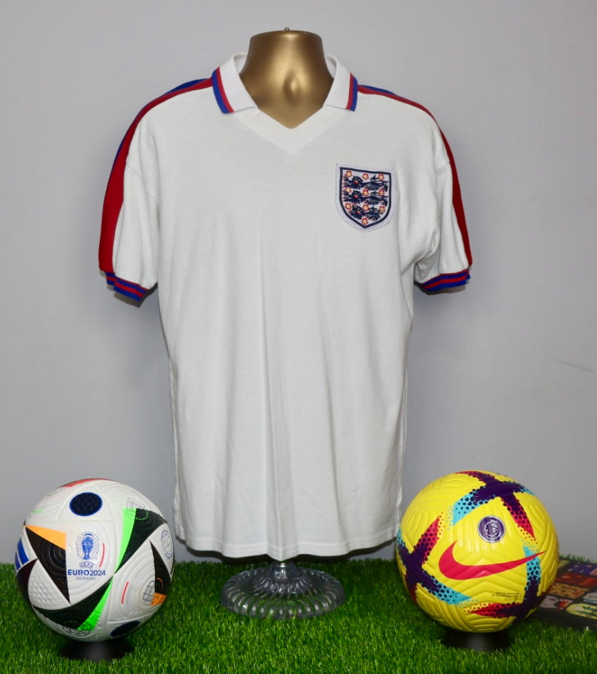 England Score Draw 1982 Home Retro Shirt