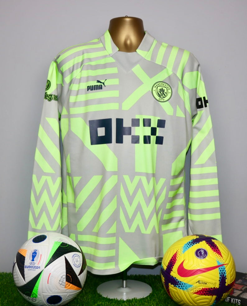 HAALAND 9 Manchester City 22/23 Player Issue/Worn Prematch Sweat Top