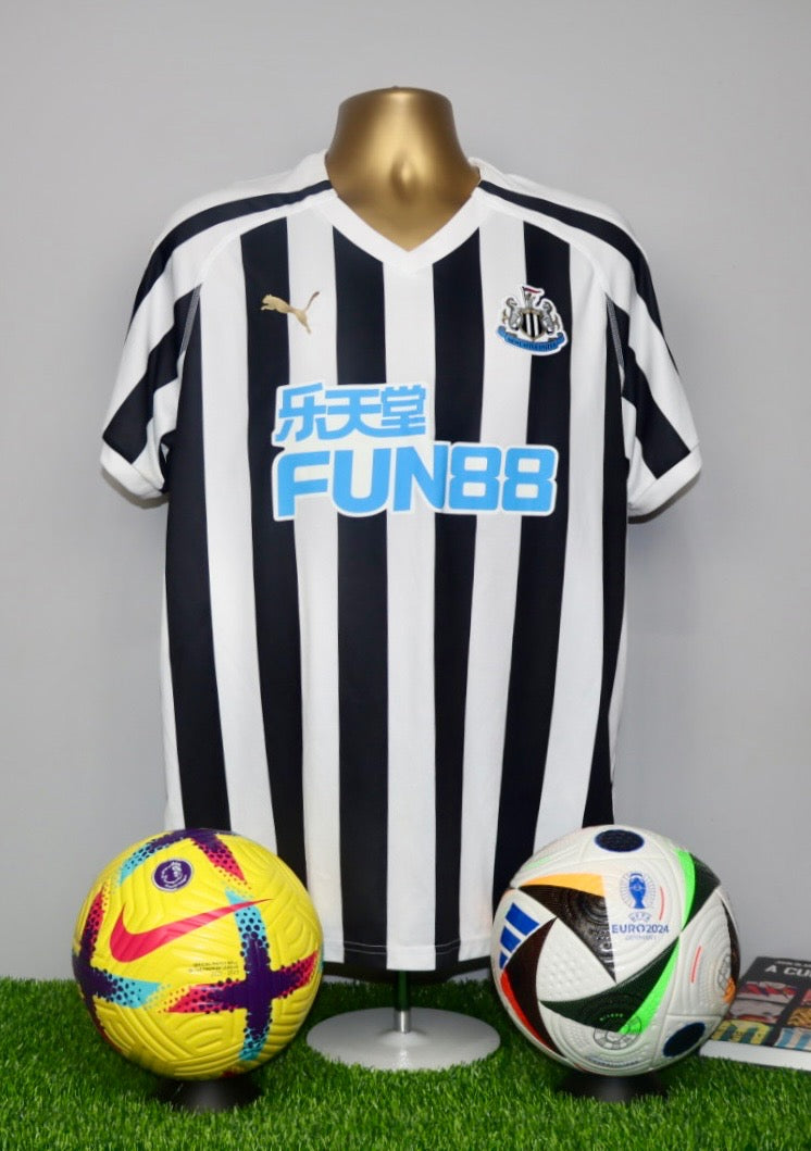 Newcastle United 2018/19 Home Shirt