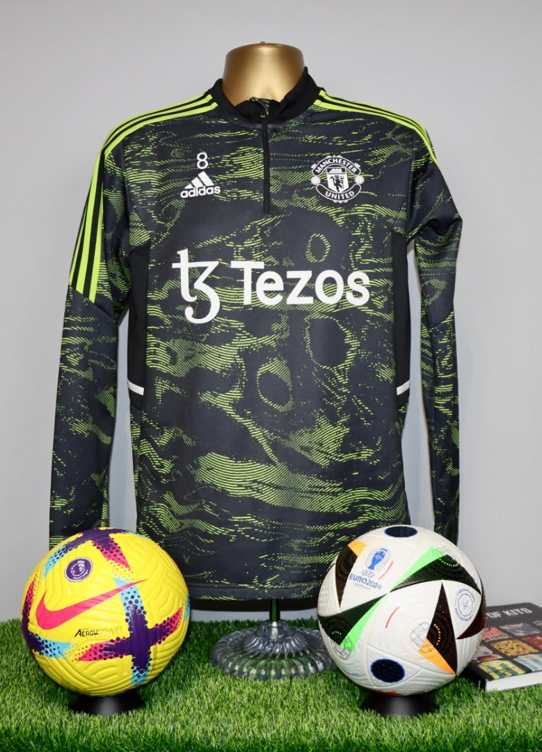 FERNANDES 8 Player Issue Manchester United 2022/23 Training Top