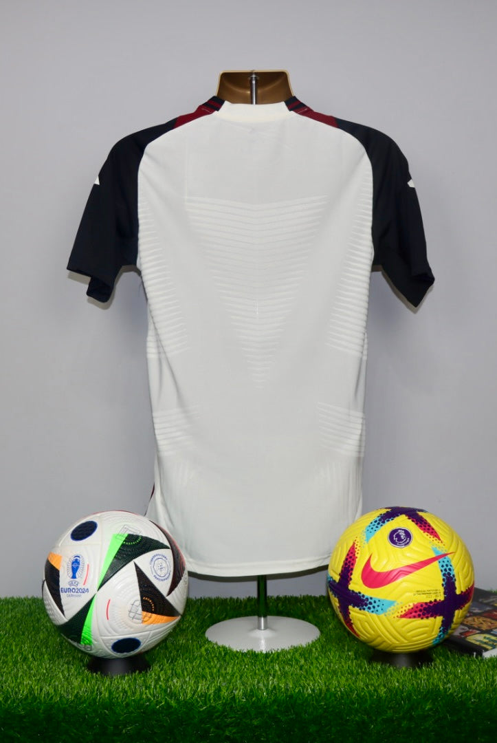 Manchester United 2024/25 Training Shirt