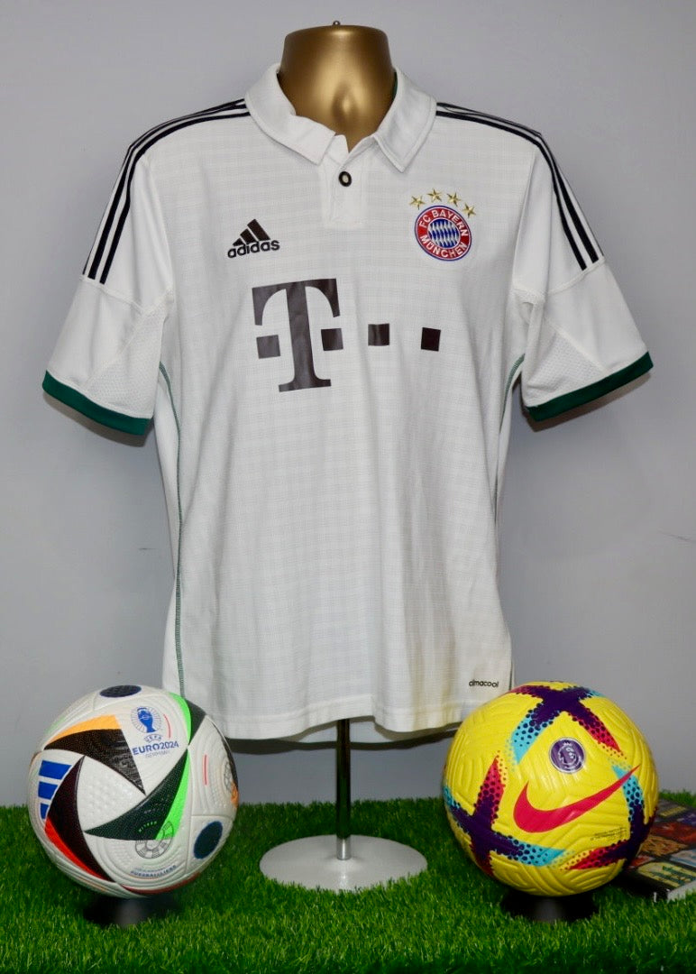 Bayern Munich 2013/14 Away Shirt