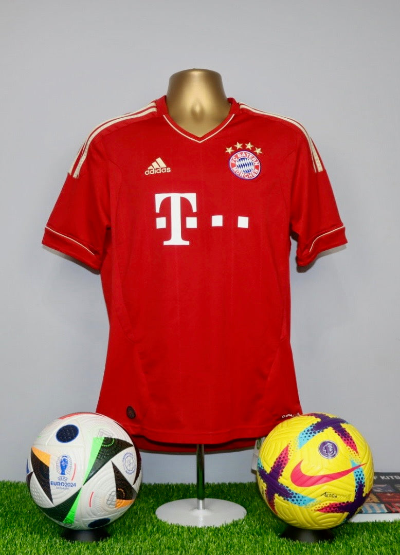 GOMEZ 33 Bayern Munich 2011/13 Home Shirt