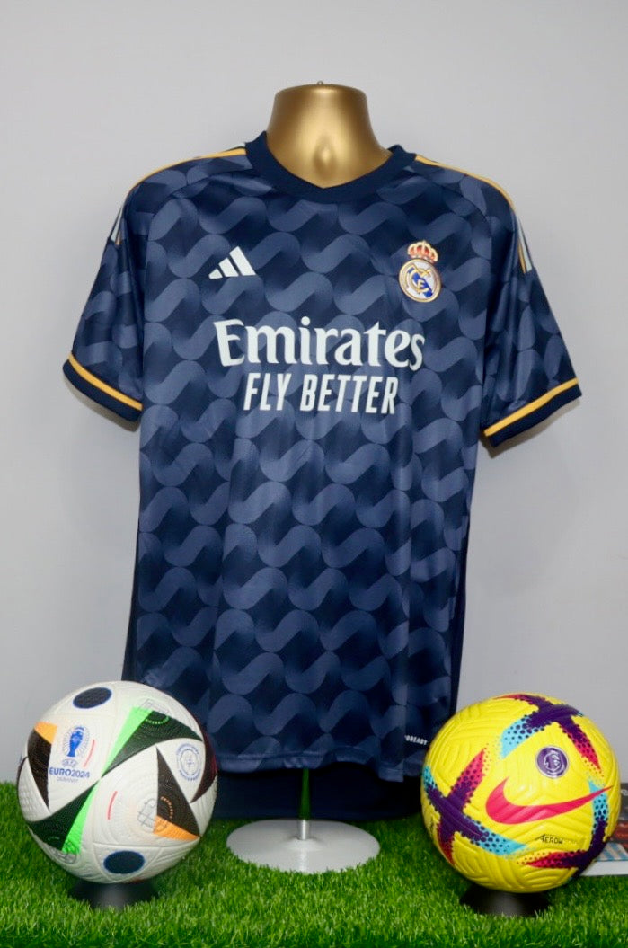 VINI JR. 7 2023/24 Real Madrid Away Shirt