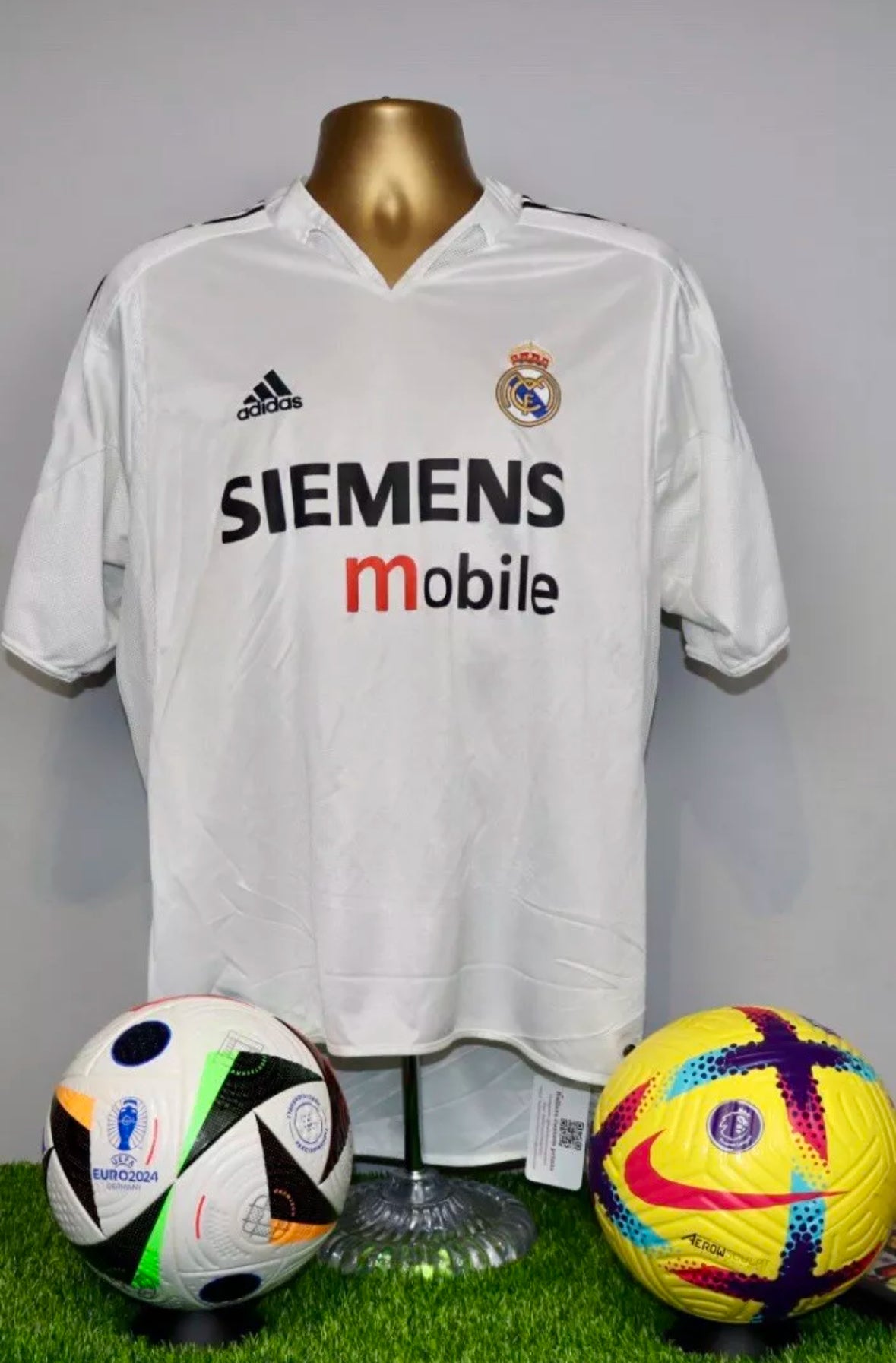 RONALDO 9 2004/05 Real Madrid Home Shirt