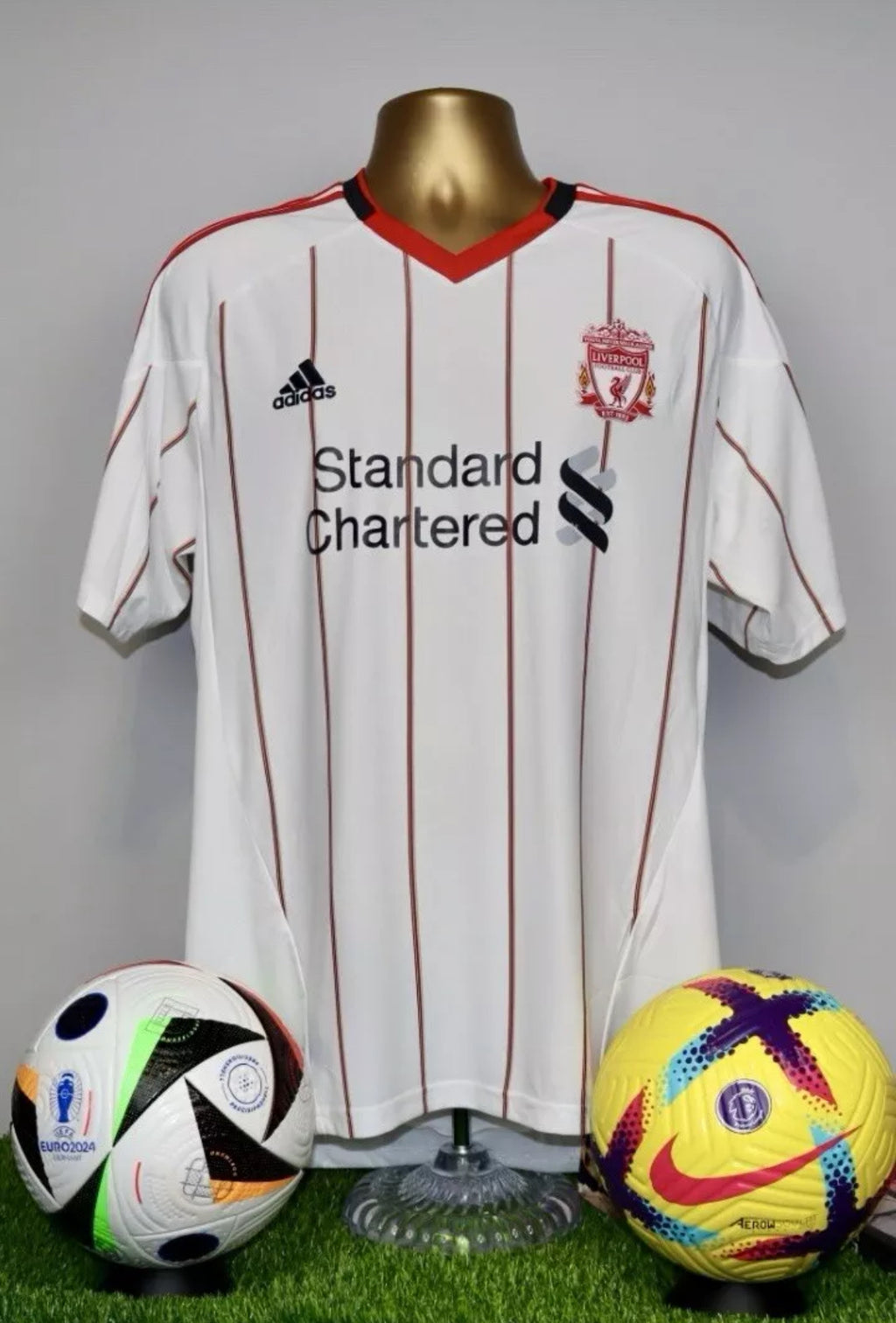 GERRARD 8 Liverpool 2010/12 Away Shirt