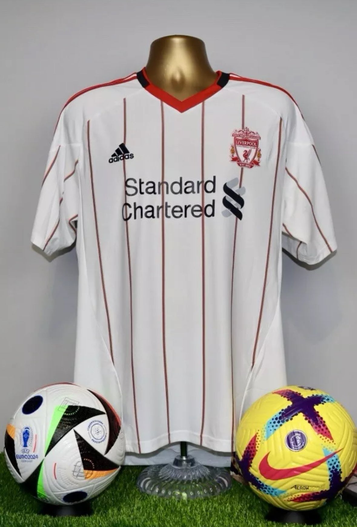 GERRARD 8 Liverpool 2010/12 Away Shirt