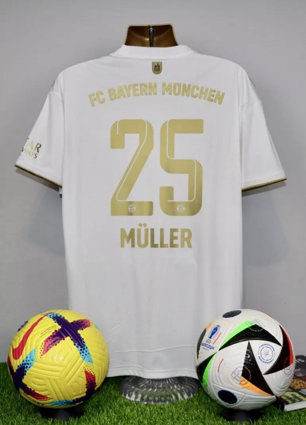 MÜLLER 25 Bayern Munich 2022/23 Away Shirt