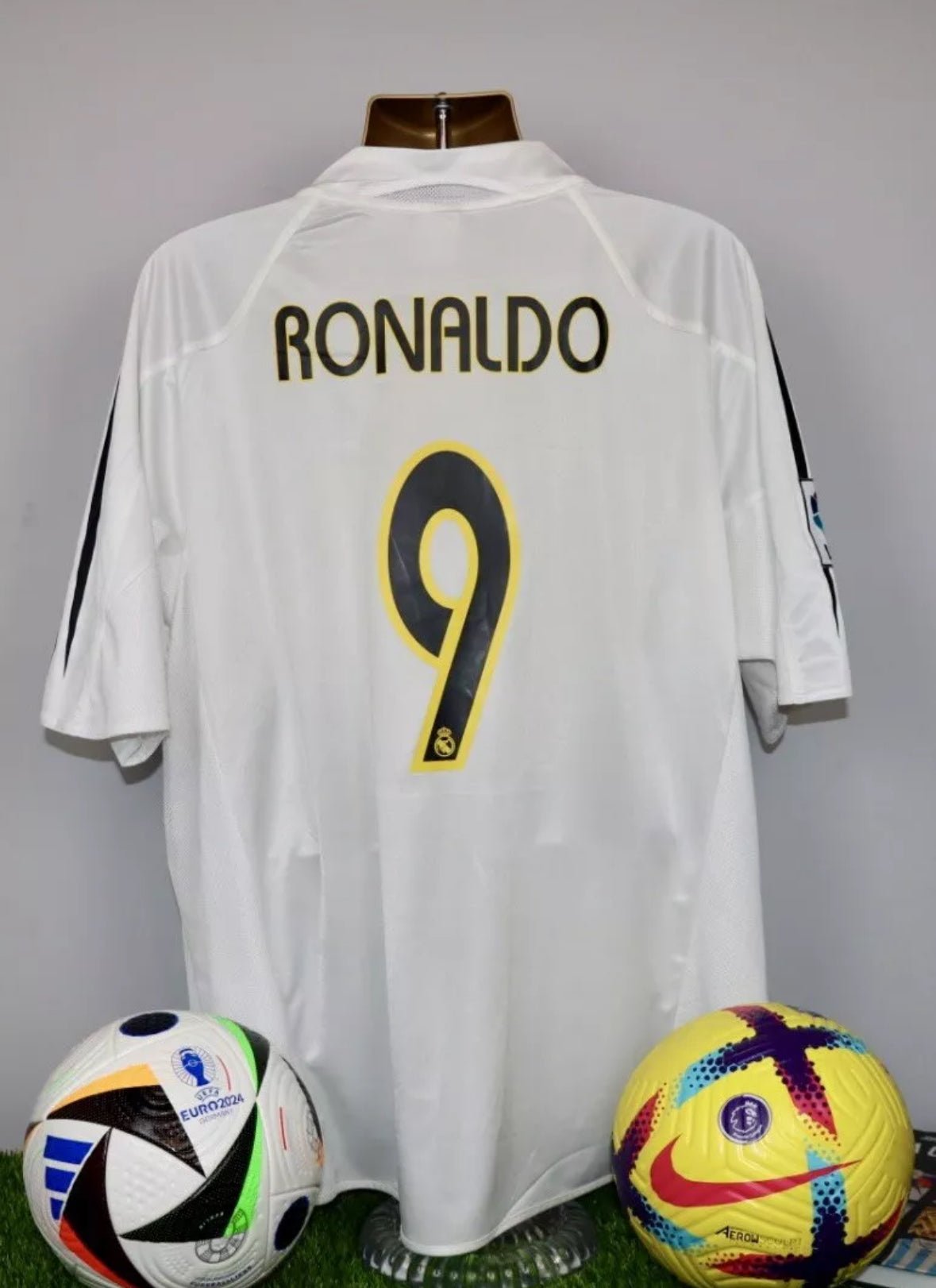 RONALDO 9 2004/05 Real Madrid Home Shirt