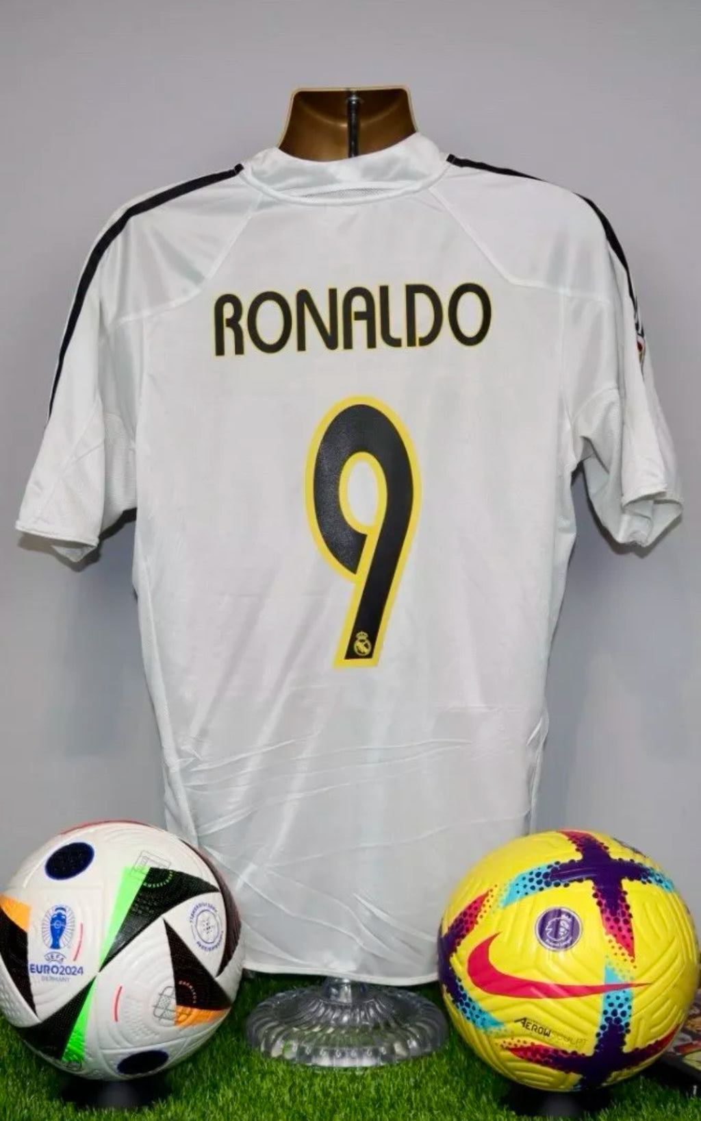RONALDO 9 2004/05 Real Madrid Home Shirt