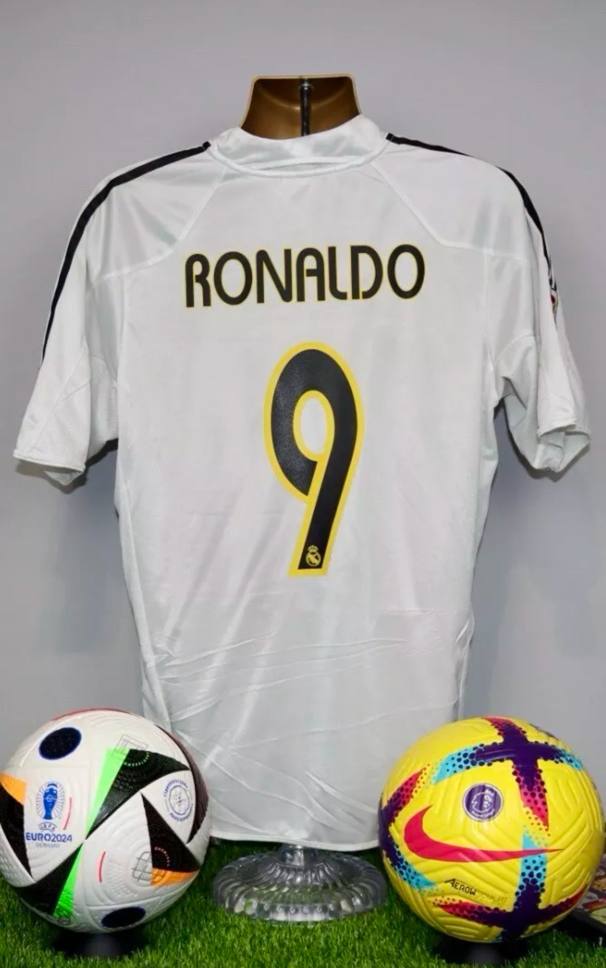RONALDO 9 2004/05 Real Madrid Home Shirt