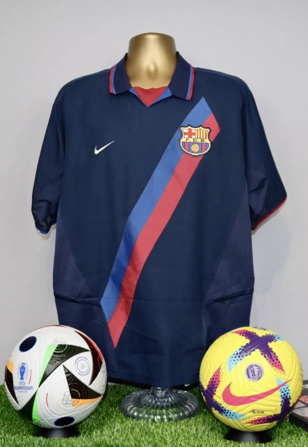 KLUIVERT 9 Barcelona 2002/03 Away Shirt